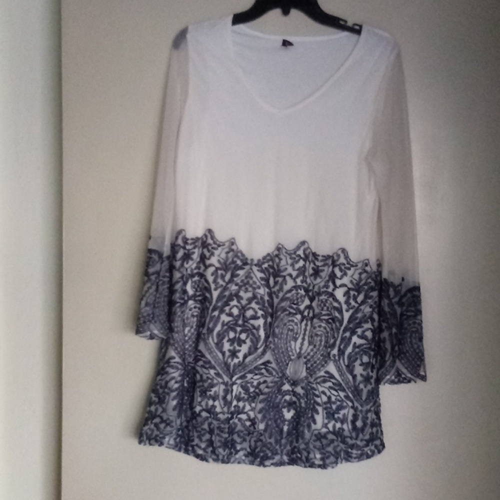 Fun flowy top or minidress.Your choice!